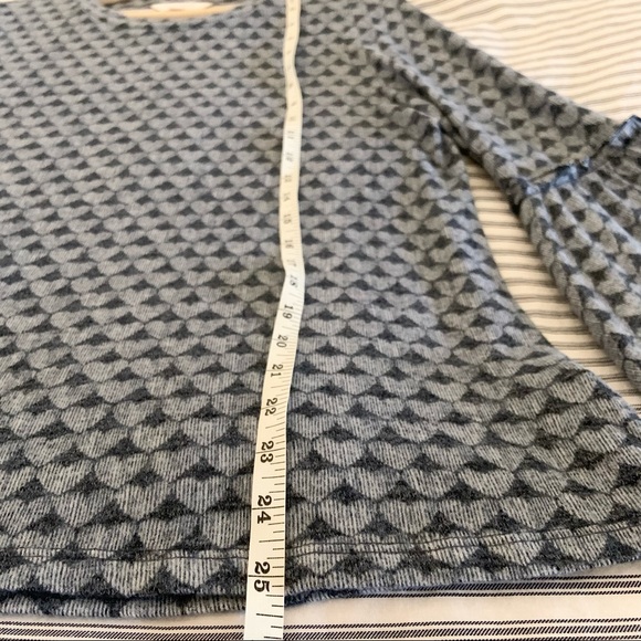 LC Lauren Conrad Bell Sleeve Long Sleeve Shirt Top Size Medium / Hearts Pattern. - Picture 11 of 17